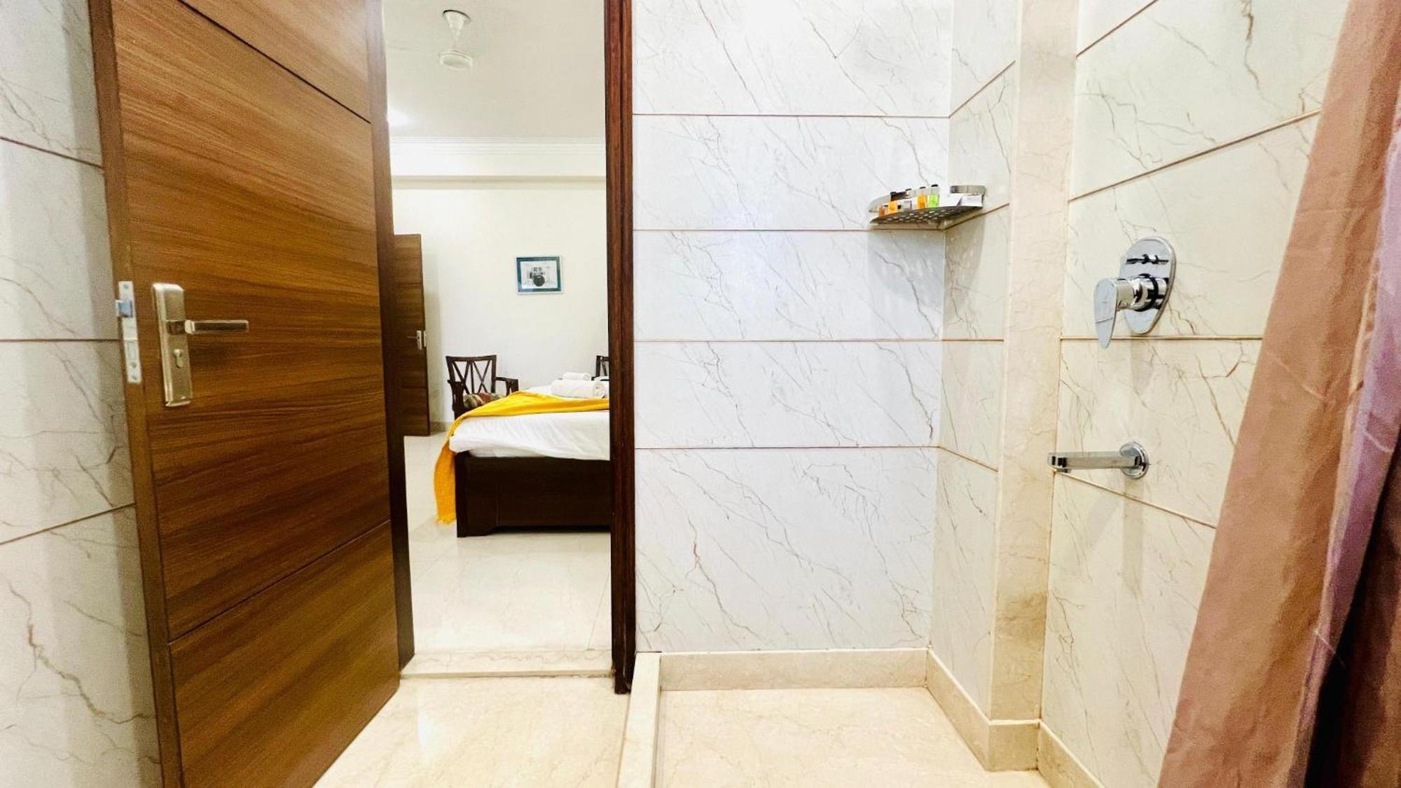 Bluo Studio4 Golf Course Road - Gym, Balcony, Lift Gurgaon Exterior photo