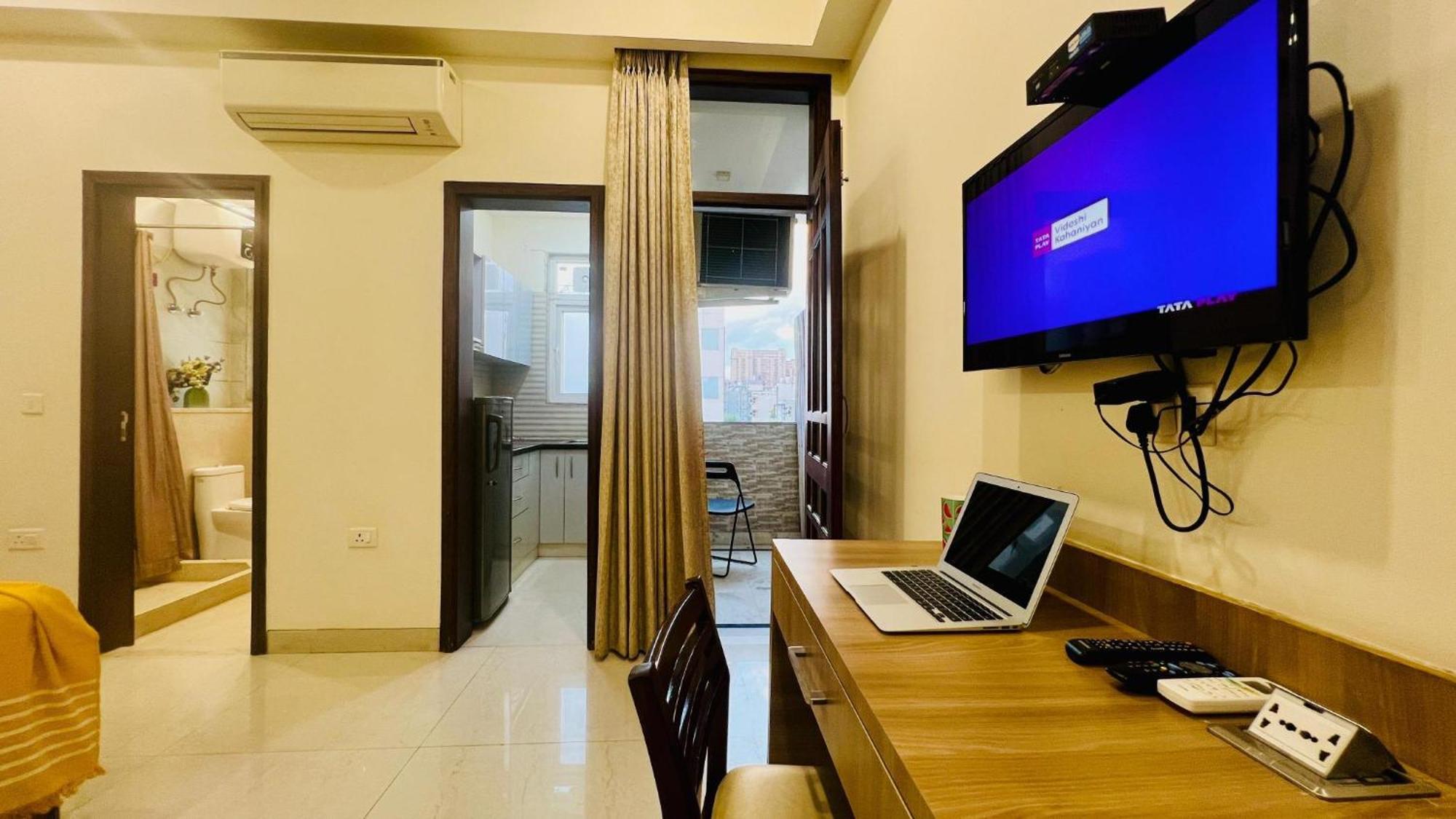 Bluo Studio4 Golf Course Road - Gym, Balcony, Lift Gurgaon Exterior photo